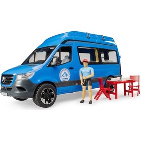 Resim Mercedes Benz Sprinter Karavan, Aksesuarları Ve Sürücüsü Çok Renkli 