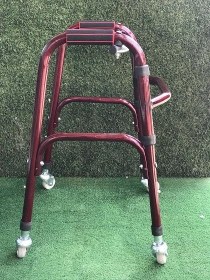 Resim Seral Medikal Alüminyum Denge Destekli Yürüteç, 4 Tekerli 