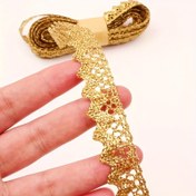 Resim DIY el işleri, giysiler, masa örtüleri, perdeler için 5 metre uzunluğunda, 1.5 cm genişliğinde altın dantel kurdele - karmaşık desenli zarif kumaş süsleme | şık dantel tasarımı | detaylı nakış 