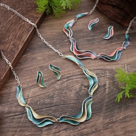 Resim 3 Parça Premium Makaron Renkli Üç Katlı Dalgalı Kolye + Küpe Seti, Kadınlar İçin Parti ve Toplantılar İçin Mükemmel Aksesuar, Sevgililer Günü veya Şükran Günü İçin Zarif Hediye 