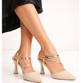 Resim Zarafetin Işıltısı: Simli İnce Topuk Kadın Ayakkabısı Altın 