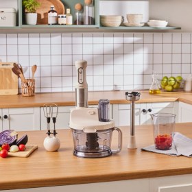 Resim Karaca Mastermaid Mutfak Robotu Çift Katlı 4 Kanatlı Bıçaklar 2000W Turbolu Güçlü Motor + Onerous Mutfak Tartısı 