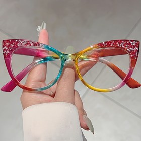 Resim Yeni bir çift kadın tam çerçeve kedi gözü gözlük, şık şeffaf bir çerçevede renkli taşlarla süslenmiş, zarif ve sevimli pembe gözlükler, şık ve lüks erkek gözlükleri. 