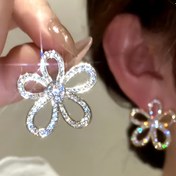 Resim 1 Çift Vintage Tarzı Delikli Ayçiçeği Küpeler, Modaya Uygun Hafif Lüks Rhinestone Kaplama, 925 Gümüş Post, Basit Alaşım, Günlük ve Parti Giyim, Tüm Mevsim Uygun 