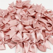 Resim 50 adet Pembe Saten Kurdele, 8.38 cm - Düğünler, Tatiller ve DIY El Sanatları için Şık Süslemeler, Polyester Malzeme, Çeşitli Renkler (Pembe, Beyaz, Kırmızı, Siyah, Mavi, Yeşil, Gri, Açık Mor, Altın), Tatil Kurdele Süslemeleri | Canlı Kurdeleler | Pürüzsüz Dokulu Kurdeleler, Kurdele Süslemeleri 