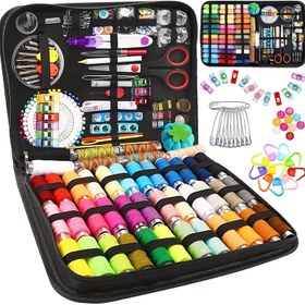 Resim 304 parça lüks dikiş kiti, 40'tan fazla canlı renkli iplik içerir - Başlangıç için kapsamlı ve taşınabilir ev seti - Makas, dikim aletleri ve sabitleyici dahil - Hızlı tamirler ve seyahat projeleri için ideal - Aksesuar renkleri rastgele 