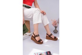Resim Sy Leather Berry Model Hakiki Deri Tek Bant Bilekten Tokalı Dolgu Topuk Kadın Günlük Sandalet 