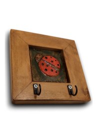 Resim Ahşap Çerçeveli Seramik El Yapımı Handmade Uğur Böceği Anahtarlık 14,5x14,5x2,5cm Çerçeveli 