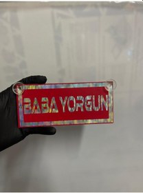 Resim Kırmızı Renk Üzeri Hologram Renk Baba Yorgun Yazılı Vantuzlu Cam Süsü 