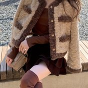 Resim Kadınların Vintage Esintili Sahte Kürk Ceketi - Şık Kısa Kırpılmış Kardigan, Düğme Önü, Kabarık Astarlı, Kahverengi ve Bej, Sonbahar/Kış İçin Mükemmel, Rahat Dış Giyim | Vintage Ceket | Düğmeli Ceket 