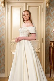 Resim Lenta Wedding Beyaz Üç Boyutlu Gül ve tüy Detaylı Saten Maxi Boy Helen Gelinlik 