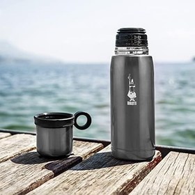 Resim Bialetti - Termos - 460mL - Koyu Gri Renk - Paslanmaz Çelik - Çift Katmanlı - 12 Saat Sıcak 24 Saat Soğuk Tutar - Bardaklı Kapak Özelliği 