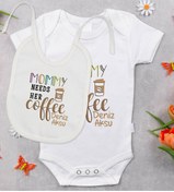 Resim Bitmeyen Kartuş Bk Kids Kişiye Özel Mommy Needs Her Coffee Tasarımlı Bebek Body Zıbın Ve Mama Önlüğü Seti - M 