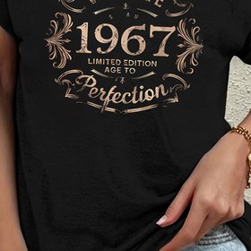 Resim 1967 Sınırlı Baskı Kadın Vintage Grafik T-Shirt - Kısa Kollu V-Yaka Yazlık Rahat Üst, Çiçek Harf Baskısı, Esnek Normal Kalıp, Rahat Giyim İçin Nefes Alabilir Kumaş, Bayan T-Shirt'ler 