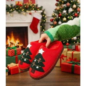Resim Evinizin Vitrini Kırmızı Terlik Noel Ağacı Kabartma Nakışlı Sessiz Taban Yılbaşı Hediyelik Panduf Ev Terliği 