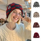 Resim 1 adet Kadın Ekose Bere Şapka - Ayarlanabilir Kesimli Esnek Kışlık Şapka, Hafif Sıcak Beanie, Noel, Şükran Günü, Cadılar Bayramı için - Kırmızı/Kahverengi - Günlük ve Tatil Kombinleri - Sadece Elde Yıkanır, Festival Başlığı, Kareli Desen, Rahat Kesim 