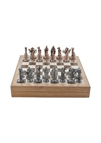 Resim Gifthome Büyük Boy Metal İngiliz Satranç Takımı Antik Ve Rustik Desenli Sandıklı Mdf Tahtası 36x36x6 Cm. 