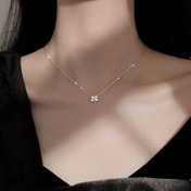 Resim Kadınlar için 1 adet Serin Tarz Dört Yapraklı Biberlik Kolye, Şanslı Yaprak Kolye ile Trendy Bir Parça, Günlük Giyim veya Akşam Etkinlikleri İçin Mükemmel, Arkadaşlar veya En İyi Arkadaşlar İçin Doğum Günü Hediyesi Olarak İdeal. 