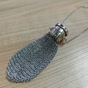 Resim Vintage 1920'lı İngiliz Değişim Cüzdanı - El Yapımı Mini Çift Dokulu Madeni Para Cüzdanı, Twist Kaplı Üst, Kadınlar için Nadir Koleksiyon Antika Aksesuarları, Viktorya Çağı Tasarımı, Gümüş Metal Malzeme, Madeni Paralar ve Küçük Eşyalar için Mükemmel, Toplayıcı Ürün | Twist Kaplı Üst Tasarımı | Detaylı El Sanatları, Viktorya Para Cüzdanı 