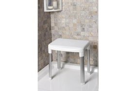 Resim Primanova Cappadocia Banyo Taburesi Beyaz Renk Paslanmaz Malzeme ile Güvenli ve Kaymaz Özellikler 