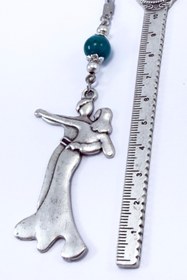 Resim biuti Turkuaz Doğal Taşlı Metal Dans Eden Çift Araba Dikiz Ayna Süsü, Yeni Araba Hediyesi 