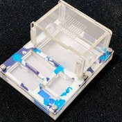 Resim Akrilik Arı Çölü, Besleme Alanı ile Mini DIY Düz Arı Yuvası, Kraliçe Yumurta Yumurtlayan Arı Tepeciği, Nemlendirme Bölge, Arı Tutkunları için Şeffaf Arı Evi 