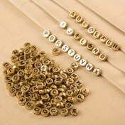 Resim 500 Adet Altın Renkli Alfabe Boncuklar - Büyük ve Küçük Harfler A-Z, Parlak Metalik Görünümlü Yüzey, DIY Takı Yapımı, Scrapbooking, El İşi Malzemeleri - Kolye, Bilezik, Anahtarlık Yapım İçin Toplu Boncuk Seti - İplik ve Tel Sarma Teknikleri ile Uyumlu, Düz Yüzeyli, Dayanıklı Materyal, El Yapımı Sanatçılar için 