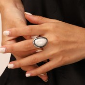 Resim 1 adet Bohem Stil Alaşımlı Çelik Halka Doğal Reçine Elips Ayarlanabilir Vintage Stil, Hafif Lüks Minimalist Kişilik, Günlük Kullanım veya Hediye Verme için Çok Yönlü, Çoklu Renk Seçeneği Mevcut 