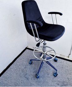 Resim Bintaş Mobilya Siyah Kumaş Tekerlekli Kollu Rahat Bar Sandalyesi Siyah 