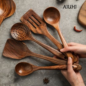 Resim AIUHI 5 Parça Doğal Tik Ağacı Mutfak Eşyası Seti - Sağlam Yemek Kaşığı, Çevirici, Spatula ve Kepçe Ergonomic Tutma Kolu, Gözeneksiz Yüzey, İndüksiyon Uyumlu - Wok, Pişirme, Servis Çorba için Ideal - Zarif Kahverengi Mutfaq Ekipmanları (Noel, Anneler Günü, Ev Taşımaya Hediye) Dayanıklı & Temizlemesi Kolay Ahşap Tezgahta Ürünleri, İdeal Her Günlük Kullanım İçin 
