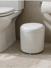 Resim Modern Çizgili Tasarımlı Click Kapaklı Şık Ve Kompakt Banyo Çöp Kovası Beyaz 