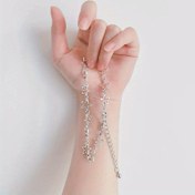 Resim Erkekler için Y2K Minimalist Bileklik - Bağlantılı Yıldızlarla Katmanlı Zincirli Pentagram Takı, Günlük ve Resmi Kullanım İçin Zarif Erkek Bilezik - Modern Endüstriyel Mücevher Hediyesi, Çağdaş Aksesuar, Kaplamasız Metal Tasarım 
