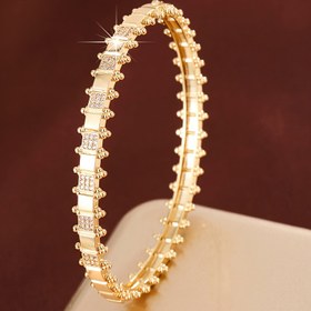 Resim 1 Şık Minimalist Kare Kübik Sentetik Zirkon Bileklik - Kadınlar İçin Beyaz Altın Kaplama Bakır Takı, Parlayan CZ Taşlı, Dayanıklı Günlük Kullanım ve Hediye Aksesuarı 