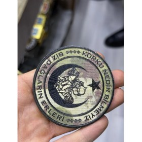 Resim Komando Pazarı "korku Nedir Bilmeyiz Biz Dağların Erleri" Yazılı 3D Kamuflaj Arma Patch(Peç) Arkası Cırtlı 