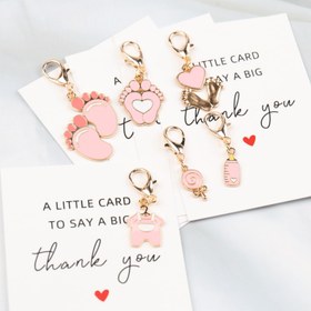 Resim 6 adet Pembe ve Mavi Karikatür Kalp Ayak Baskısı, Şişe ve Giyim Tasarımı Şükran Hediye Seti - Bebek Duşları, Cinsiyet Açıklamaları, Doğum Günü ve Daha Fazlası için İdeal - Aile, Arkadaşlar, Öğretmenler ve Yeni Anneler için Metal Anahtarlık ve Kartlar, Yeni Anne Hediyesi | Oyuncak Tasarımı | Dayanıklı Metal, Bebek Duşu Hediyesi 