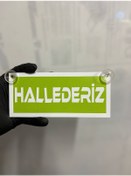 Resim Yeşil Renk Üzeri Beyaz Renk Hallederiz Yazılı Vantuzlu Cam Süsü 