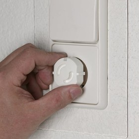 Resim 20 adet. Güvenlik priz koruyucu kapakları. Ev tipi prizler için koruyucu kapaklar. Güç prizi koruma cihazları. Avrupa tarzı deliksiz priz kapakları 