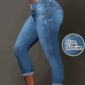 Resim Kadınlar için düz kesim şort, mavi baskılı tayt, sentetik denim benzeri. 