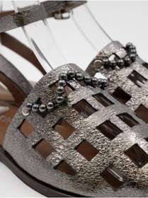 Resim Heyzen TAŞ DETAYLI KAFES DERİ SANDALET PLATİN 