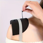 Resim 4 adet siyah beyaz 15 mm kalınlığında sünger omuz pedi, DIY ceketler, düğün tişörtleri ve moda giyim aksesuarları için uygun. Kaymaz tasarım, tek elle kolay takma ve çıkarma özelliği, nefes alabilen görünmez omuz pedi 