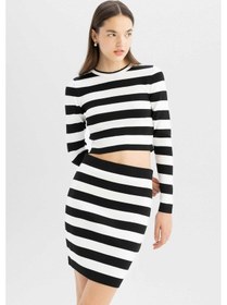 Resim Defacto Coool Slim Fit Dar Kesim Esnek Belli Çizgili Mini Triko Etek C7128AX24WNBK27 Siyah 