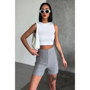 Resim Zarif Ve Şıklığı Bir Arada Sunan Yüksek Bel Krep Esnek Çimalı Çizgili Şort Gri 