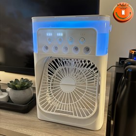 Resim Sessiz Sisli Fan - USB Güçlü, Boyutlar: 23Cm X 16Cm | Bu Fan Yenilikçi Su Soğutma Teknolojisi ve Sis Özelliğiyle Yeni Bir Soğutma Deneyimi Sunar. Sessiz Çalışır, Sizi Barışçıl ve Rahat Bir Ortamda Serin Bir Atmosferde Bulundurur. Çoklu Hız Ayarları ve Zamanlayıcı Fonksiyonu ile Soğutma Deneyiminizi Kişiselleştirebilirsiniz. 