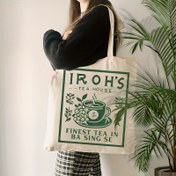 Resim 1 Adet Iroh Çay Evi Şık Tote Çanta - Bej Renkli Büyük Kapasiteli Katlanabilir Askılı Polyester Alışveriş Çantası, "Ba Sing Se'nin En İyi Çayı" Baskılı, Makinede Yıkanabilir, Çay Severler İçin Mükemmel Hediye, Seyahat ve Günlük Kullanım, Çay Poşeti Saklama Organizatörü, Zarif Yazı Tasarımı 
