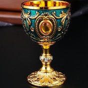 Resim 1 adet Vintage Avrupa Etkili Metal Shot Bardağı, Zarif Çiçek Desenli, Altın Tonlu Tutma Kolu Bardağı, Alkol ve Ev Dekoru için - Tekrar Kullanılabilir, Kırılmaya Dayanıklı, Elde Yıkanabilir, İdeal Hediye 