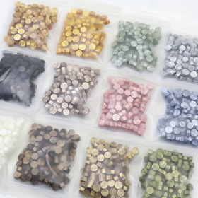 Resim 100 adet Metalik Sekizgen Mühür Parfüm Boncukları - DIY Dekoratif Zarf, Düğün Davetleri, Selamlama Kartları, Postalar, Hediye Paketleme, El Sanatları ve Scrapbooking için parıldayan çeşitli renkler 