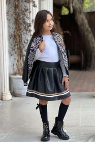 Resim Riccotarz Kız Çocuk V Cool Yazı Baskılı Sweatshirt Zebra Ve Gold Şerit Detaylı Deri Ceketli Etekli Takım Gold 