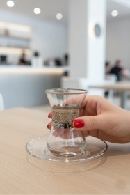 Resim İncebel Çay Bardaklı & Tabaklı Gümüş Lale Dekorlu 12 Parça Çay Takımı 6 Kişilik Set Şeffaf 