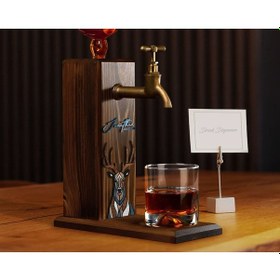 Resim Bk Gift Kişiye Özel Kabartma İsimli Tarihli Deer Tasarımlı Musluklu Ceviz Ahşap Şarap Standı-1, Viski Çeşmesi, Babaya Hediye, İçecek Dispenseri Bitmey 