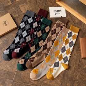 Resim 3'lü Paket Kadın İngiliz Argyle Ekose Diz Üstü Çoraplar - Retro Ekose Desen, Çok Renkli Yazılı Yumuşak ve Sıcak Kış Taytları (Bordo/Yeşil, Kahverengi/Bej, Siyah/Beyaz) Günlük & Resmi Giyim için Şık Aksesuarlar, Rahat Çorap Malzemesi 